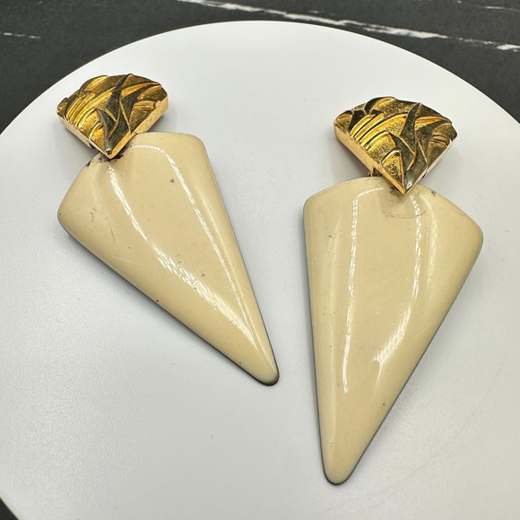 The Unbranded Brand Jewelry - Vintage Women's Long Gold Tone Shoulder Duster Cream Enamel Dangle/Drop Earrings